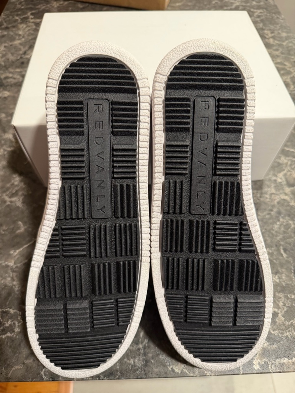 New REDVANLY Contender Spikeless Golf Shoe (Bright White/Tuxedo) - Picture 6 of 7